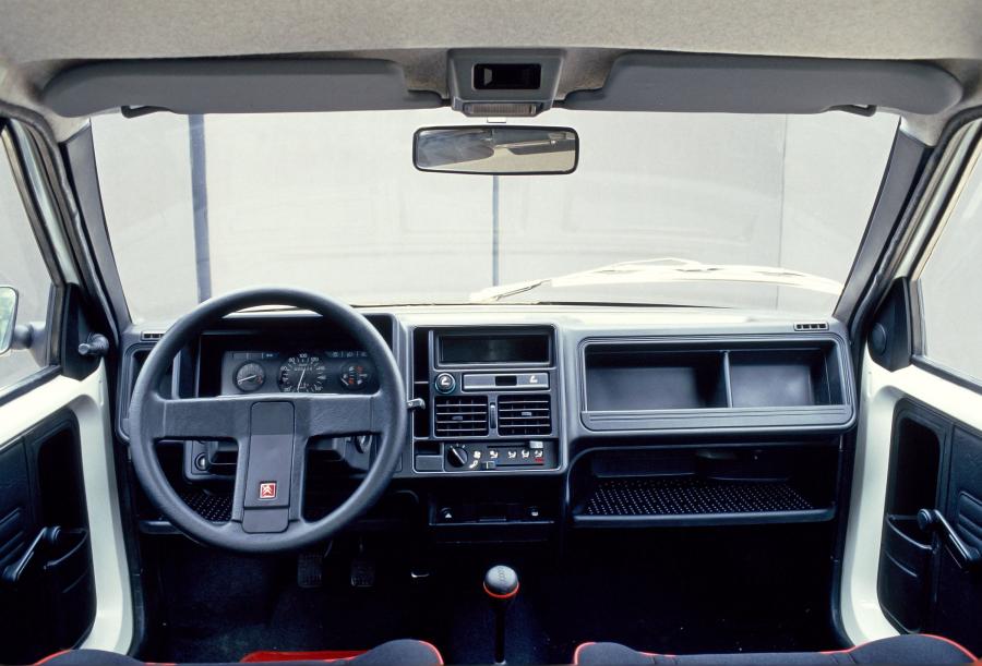 Торпедо Citroen AX Sport 1987 года  (WW) (фото 19 из 24)
